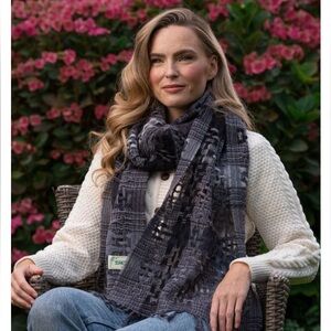 Suantrai Of Ireland Open Weave Irish Scarf 100% Wool Grey Charcoal Celtic